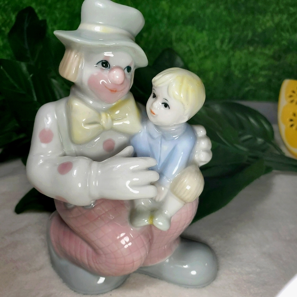 Figurine of a Clown & Child made of Porcelain by Prestige Collectors Club Excel - Picture 3 of 6